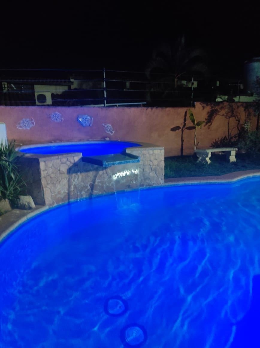 Piscina de noche - Posada Villa Taormina