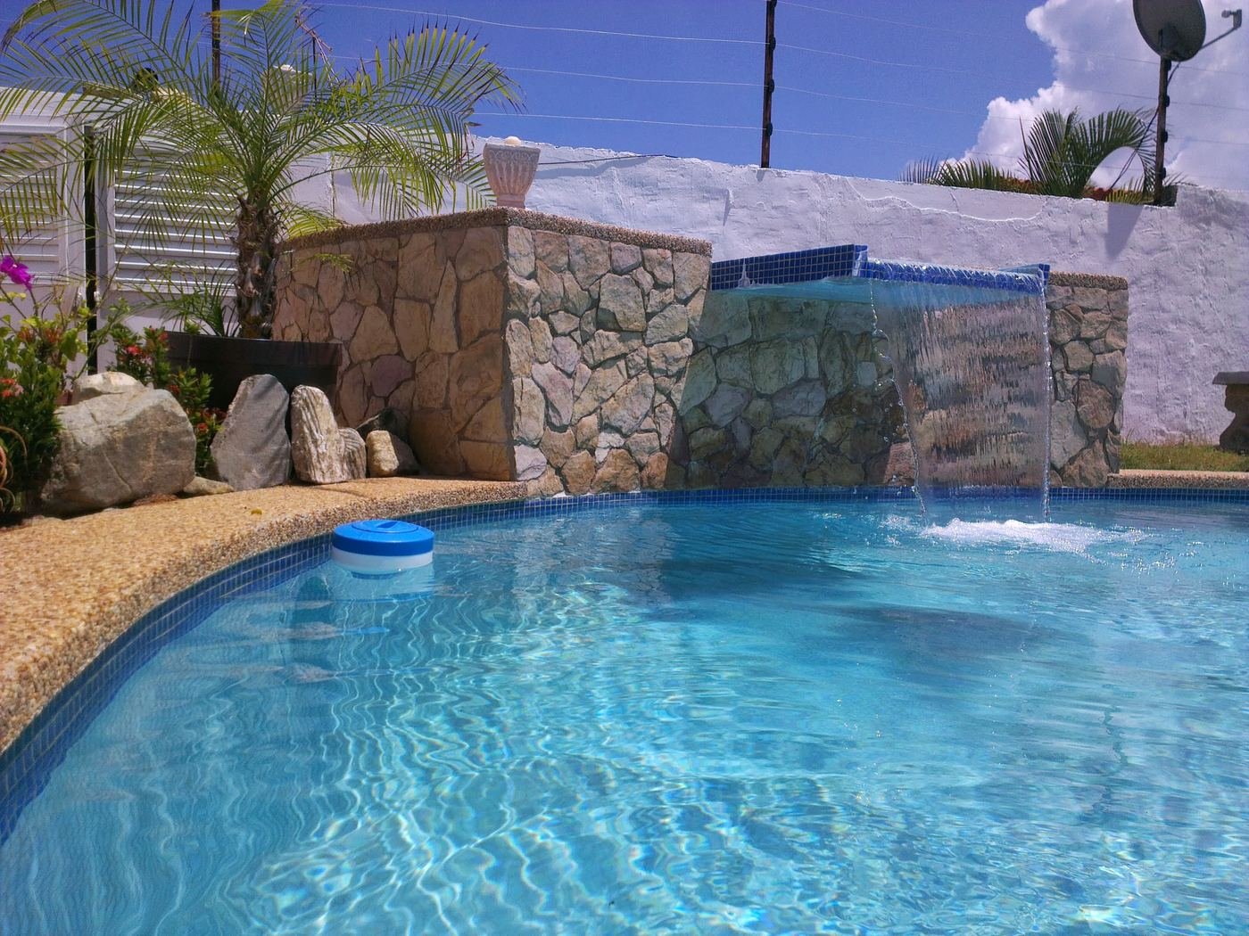 Piscina y jacuzzi - Posada Villa Taormina
